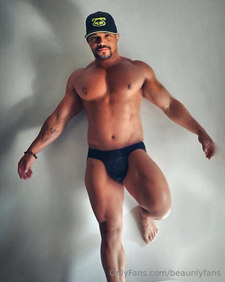 Beaunlyfans model nudes pictures