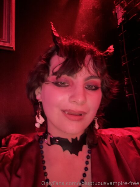 Voluptuousvampire Free pornographic model images