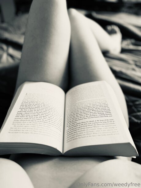 Weedyfree model perfect pictures