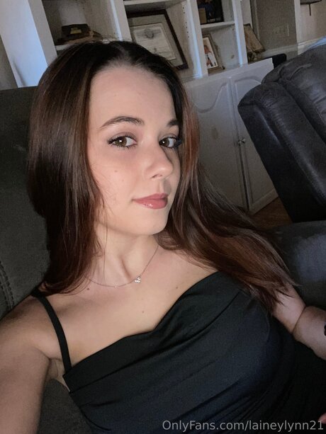 Laineylynn21 erotic star image