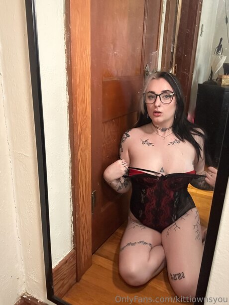 Kittiownsyou sexy model pictures