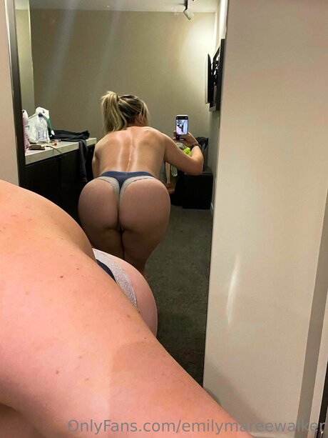 Emilymareewalker star sexy photo