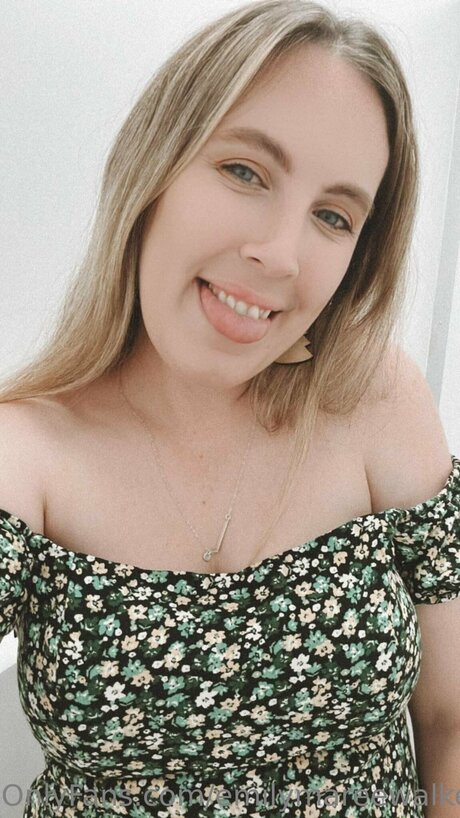 Emilymareewalker sexy star image