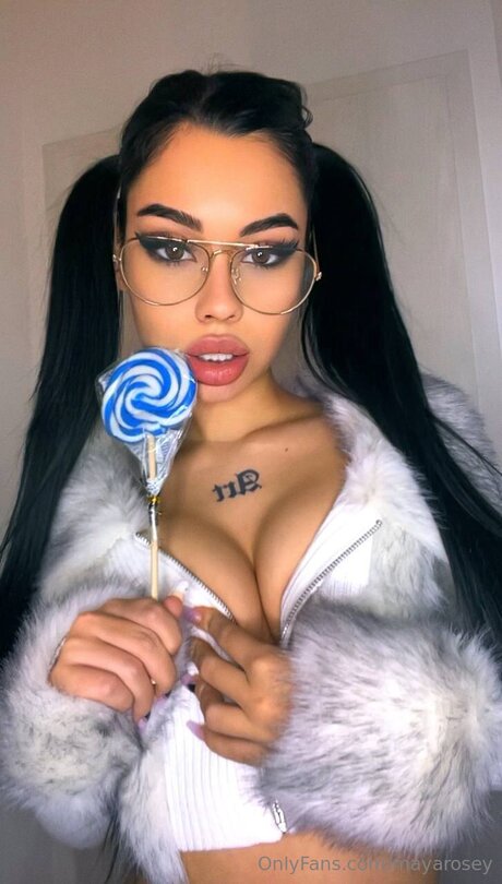 Mayarosey model high quality image