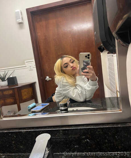 cute blonde onlyfans sexy photo