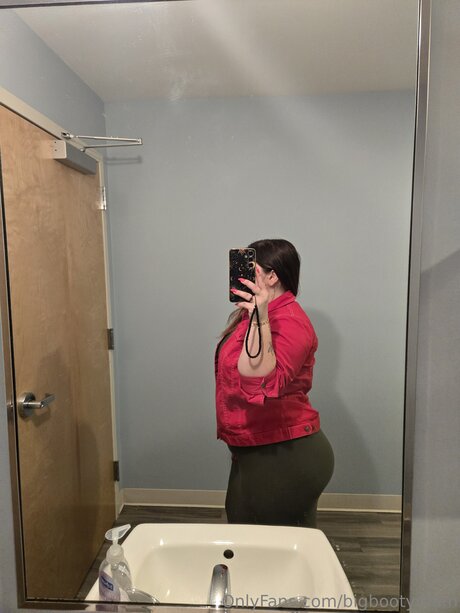 Bigbootymum pornstar exclusive pic