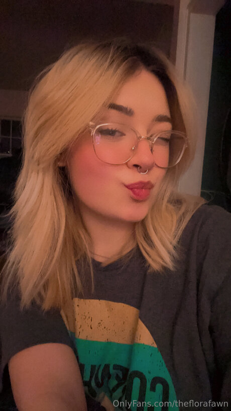 Theflorafawn star sexy photos