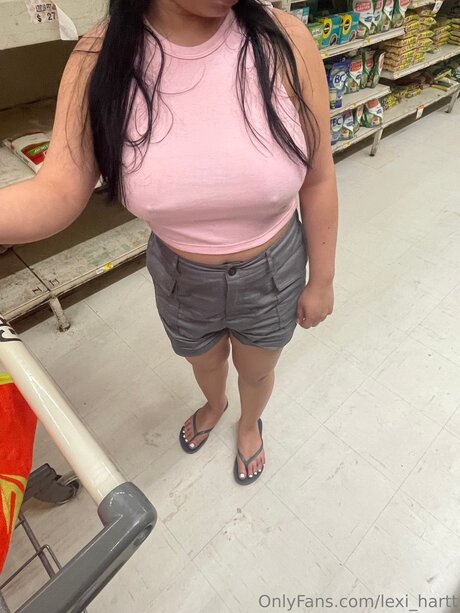 Lexi Hartt hot model images