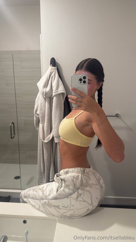 Itsellableu exclusive model images