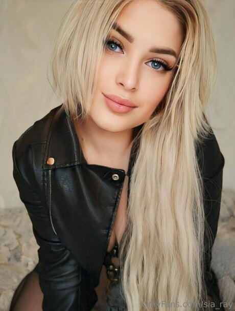 Sia Ray naked actress galleries