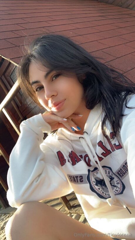 Tinylorena nude model photo