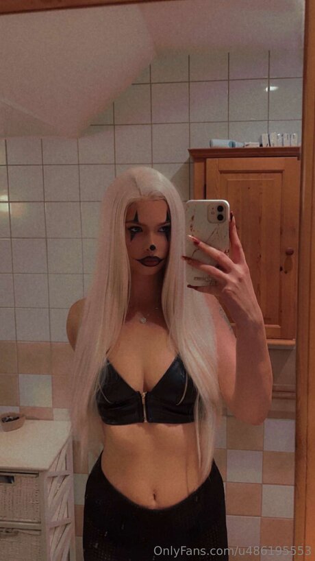 Moollyyx adult model photo