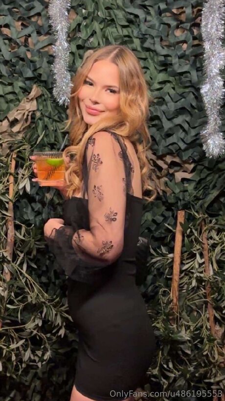 Moollyyx art star galleries