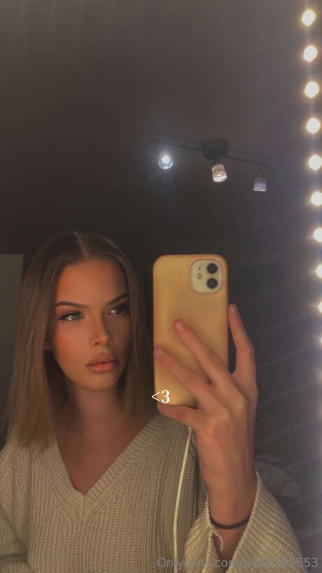 Moollyyx pornstar beautiful image