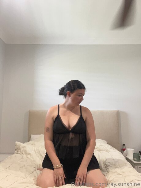 Ray Sunshine pretty model image