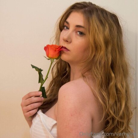 Varholex pornstar top photo