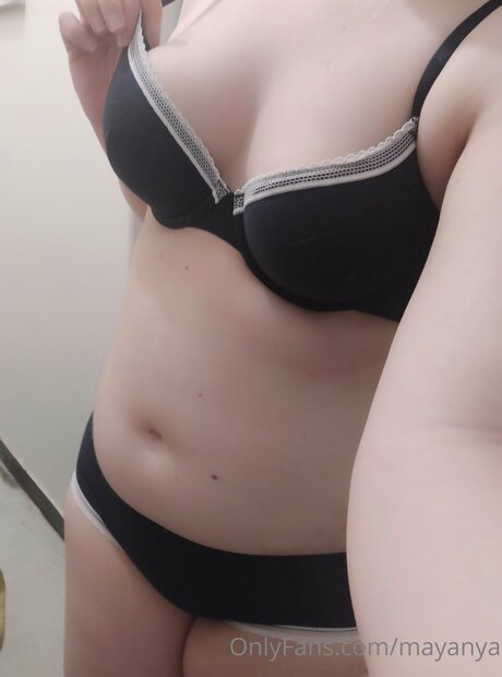 Mayanya pornstar sexy photos