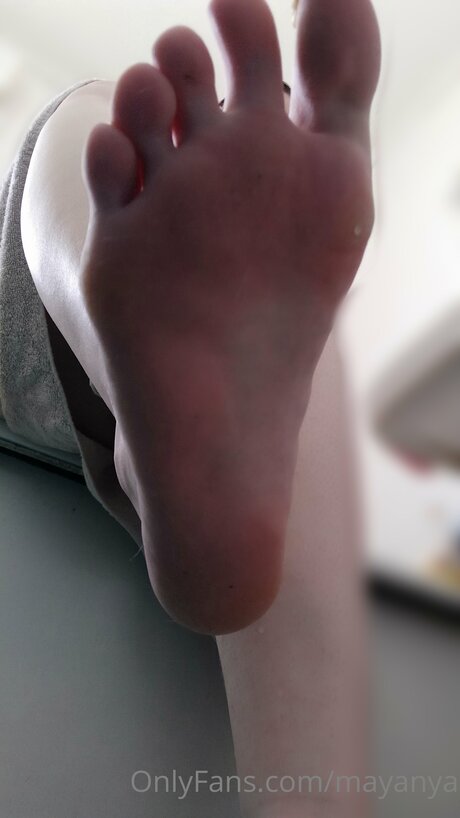 Mayanya model top photos