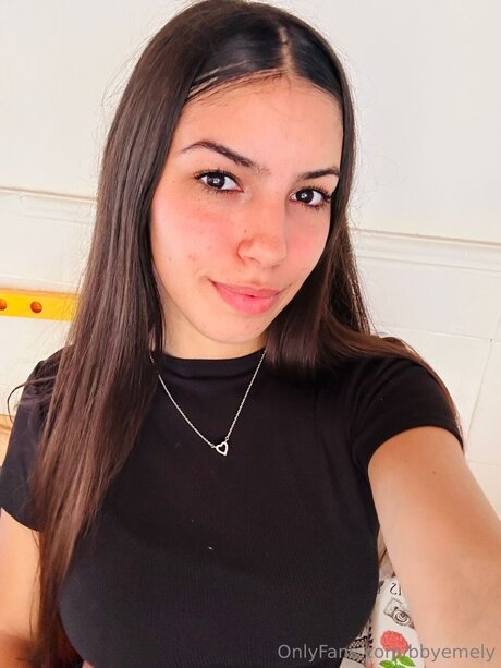 Bbyemely perfect actress picture