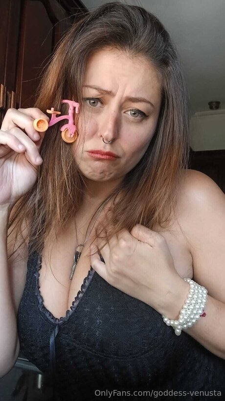 Goddess Venusta star nude photos