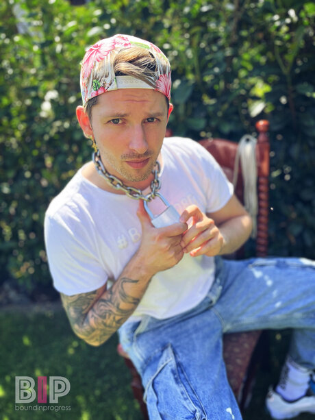 Boundinprogress art model pics