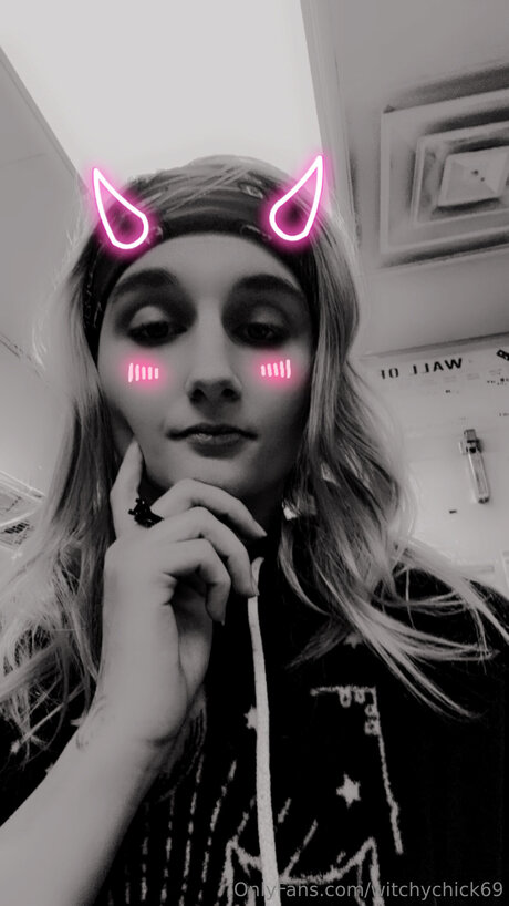 Witchychick69 hot star pics