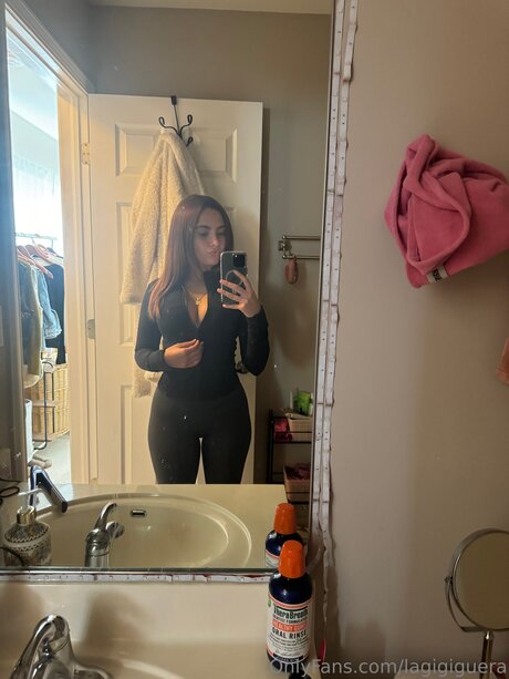 Lagigiguera sexy actress photo