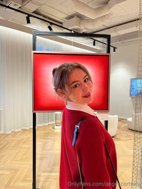 Angescortney hot star img