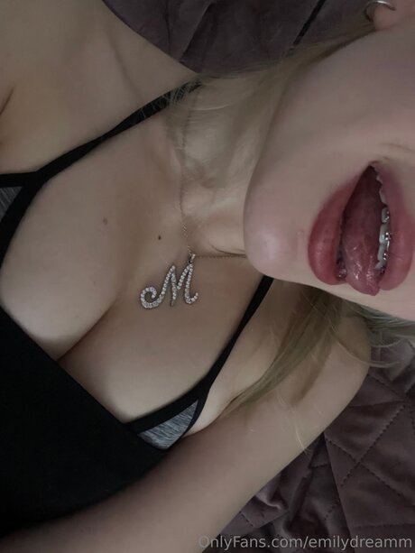 Emilydreamm pornstar free pic