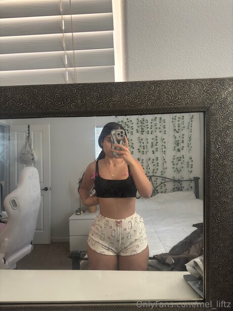 Mel Koneko top model picture