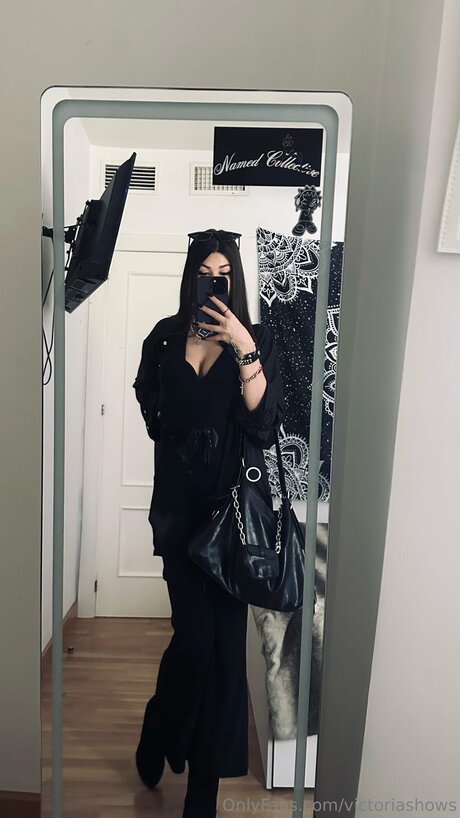 Victoriashows exclusive pornstar images