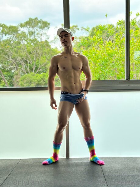 Bustybruceleepreviews naked actress image