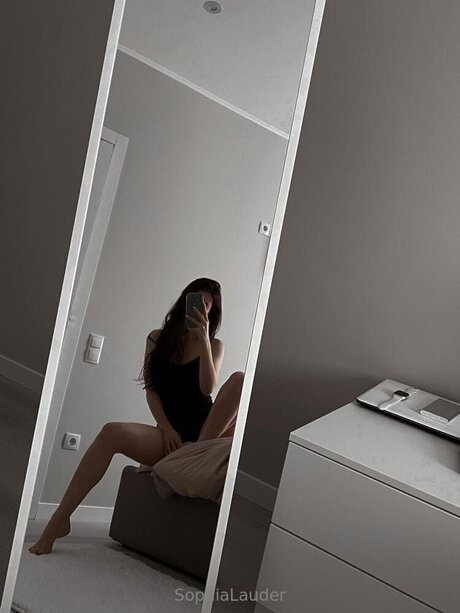 Sophia Es top model pics