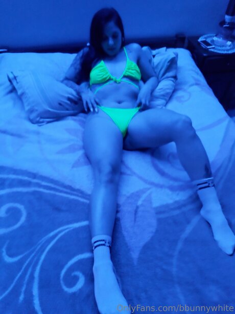 Bbunnywhite adult model picture