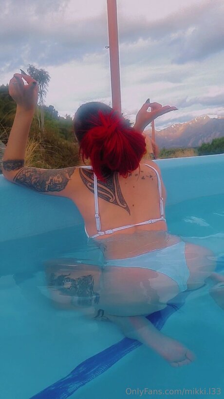 Mikki L33 sexy star photos