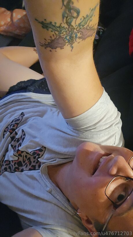 U476712703 xxx model photos