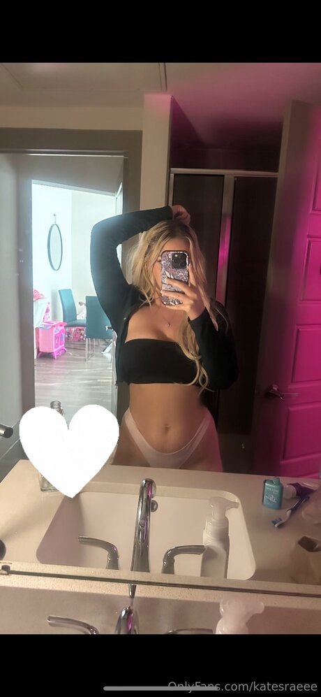 Katesraeee star erotic picture