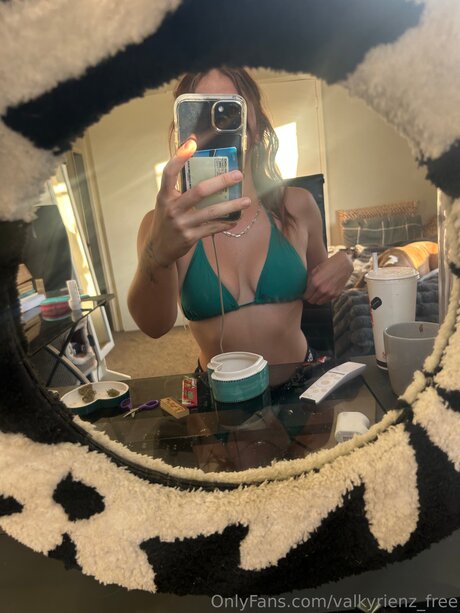 Valkyrienz Free free model photos