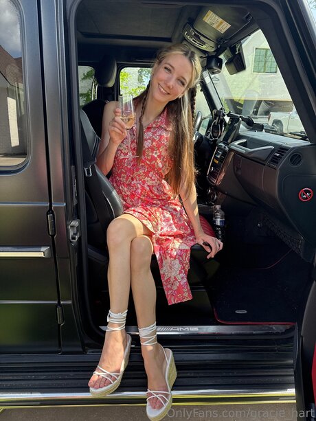 Gracie Hart art actress img