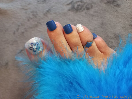 Vero Strong Legs star nude gallery