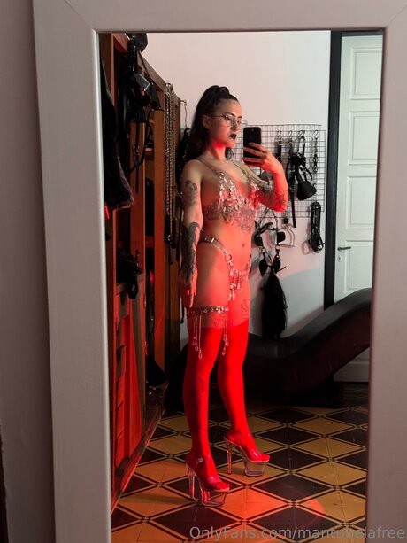 Mantubelafree naked actress archive