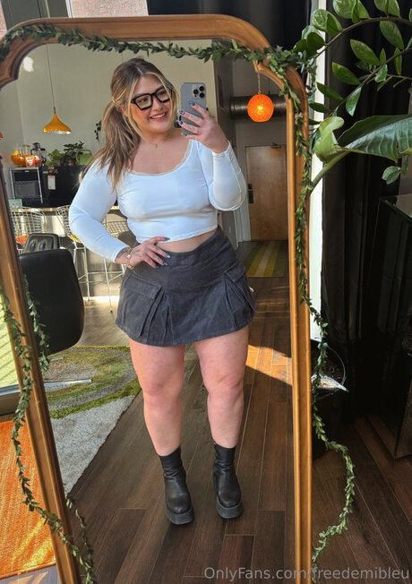 Freedemibleu sex model picture