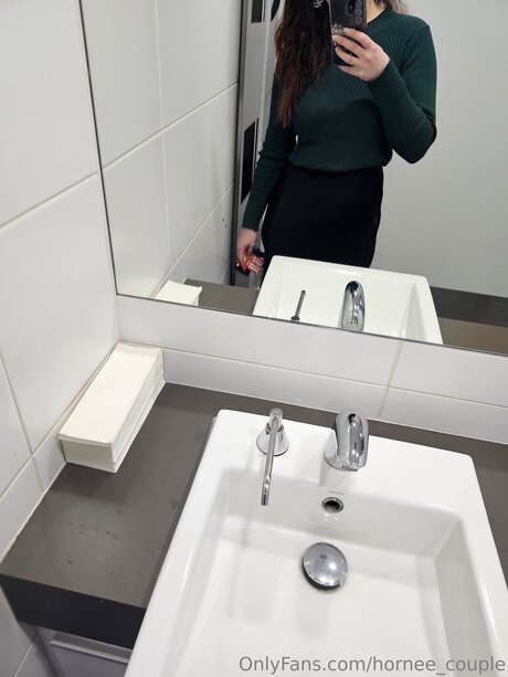 Hornee Couple star adult photos