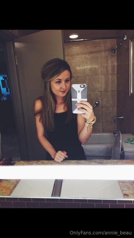 Annie Beau erotic star picture