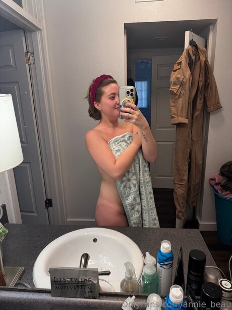 Annie Beau xxx pornstar image