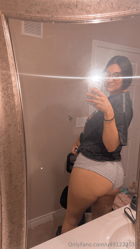 U491224510 hd model photo