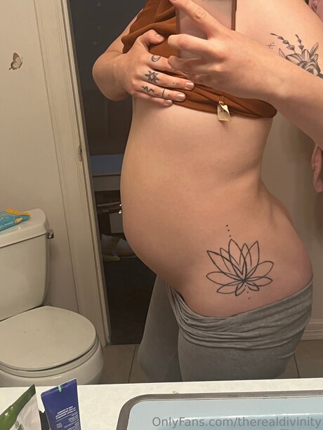 Therealdivinity xxx pornstar image