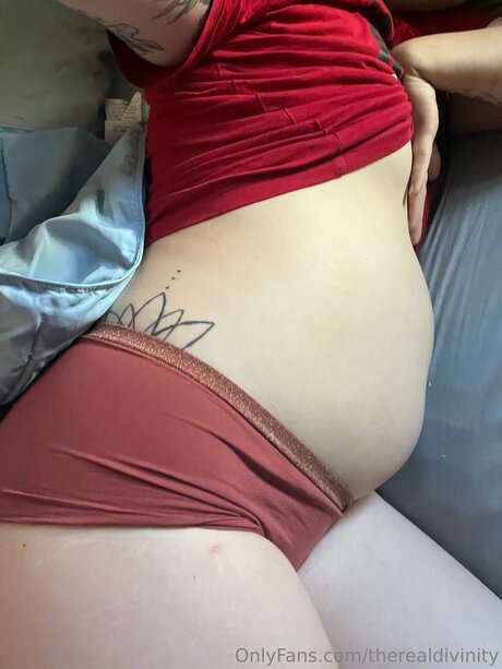 Therealdivinity perfect model picture