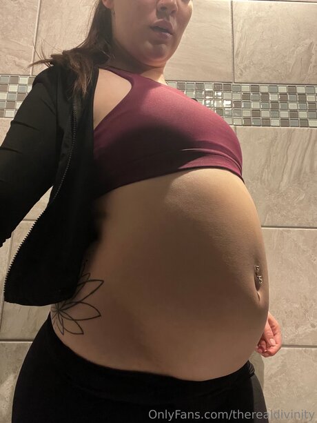 Therealdivinity model naked images