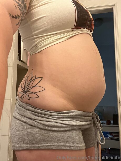 Therealdivinity sexy pornstar img